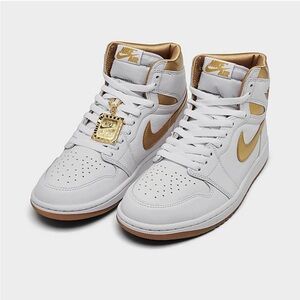 Nike Air Jordan 1 Retro High OG Metallic Gold Size 11W/9.5M